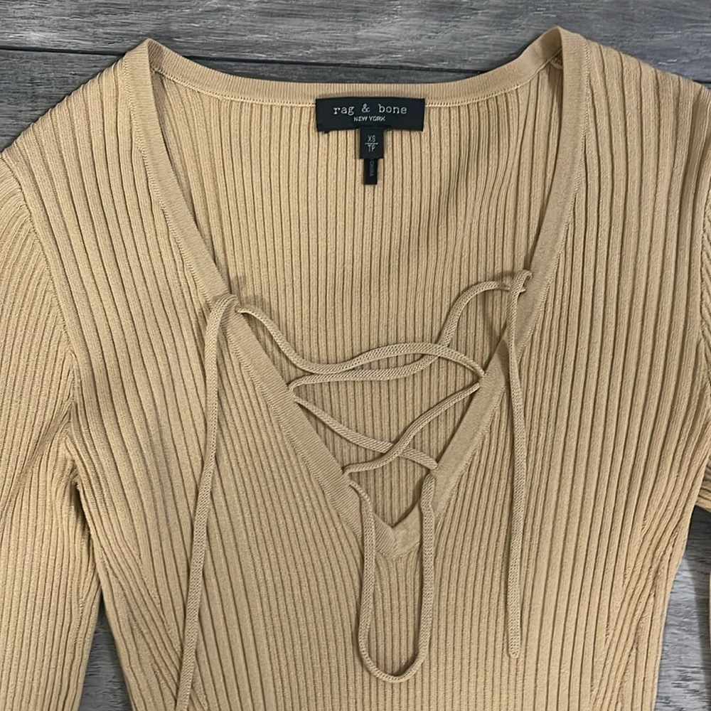 Rag & bone women top
Brand new
Never worn 
Without tags
Size XS - Picture 3 of 6